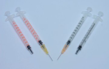 Einmalspritze TBC mit Kanüle (1 ml) – Dispomed