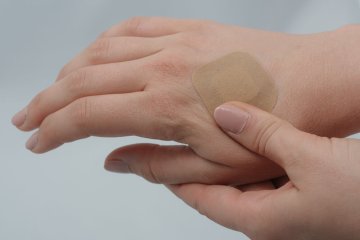 Trusetal Forte Elastic Pflasterstrips Elastische Fixierstreifen Für Wundauflagen – Trusetal Verbandstoffwerk